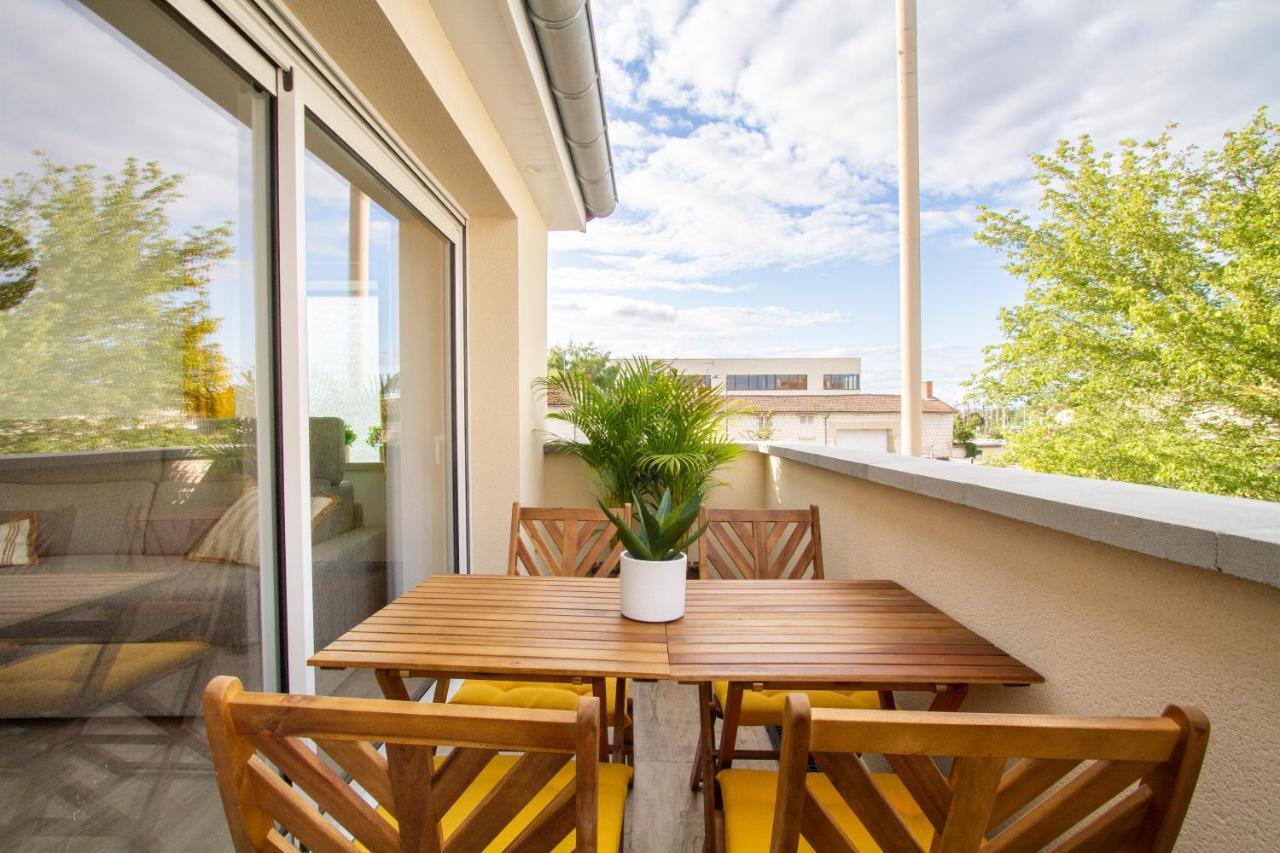 Châlons-en-Champagne Soleil D'Ete - Netflix & Wifi - Balcon - Climatisation - Parking Gratuit - Check-In 24H24 - Emplacement Velos - Goodmarning מראה חיצוני תמונה