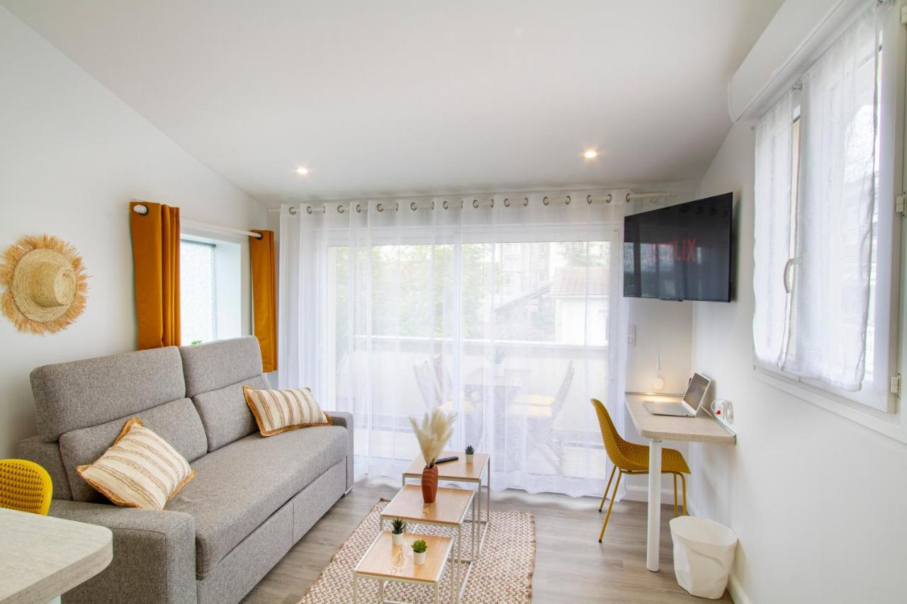 Châlons-en-Champagne Soleil D'Ete - Netflix & Wifi - Balcon - Climatisation - Parking Gratuit - Check-In 24H24 - Emplacement Velos - Goodmarning מראה חיצוני תמונה