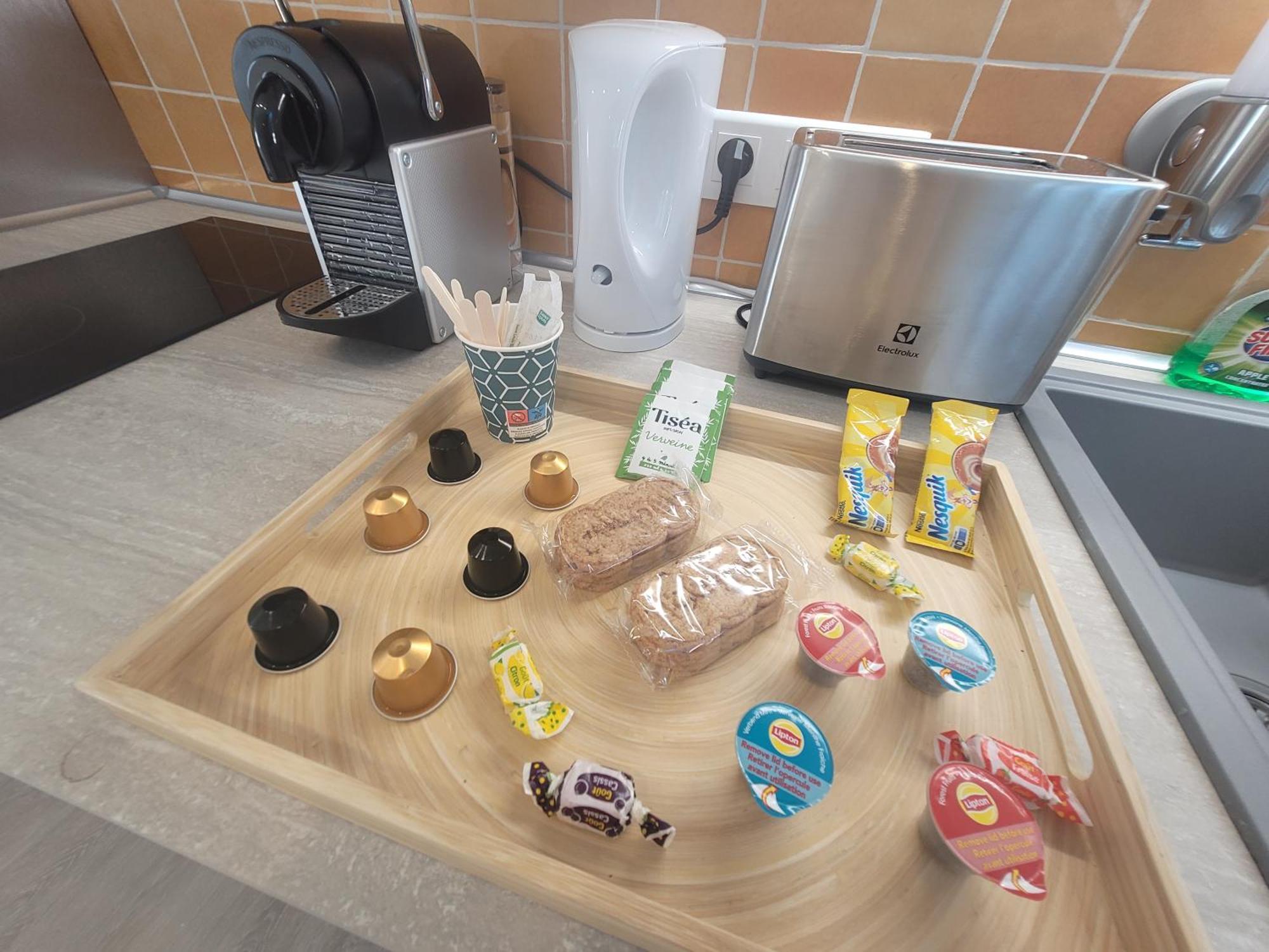Châlons-en-Champagne Soleil D'Ete - Netflix & Wifi - Balcon - Climatisation - Parking Gratuit - Check-In 24H24 - Emplacement Velos - Goodmarning מראה חיצוני תמונה