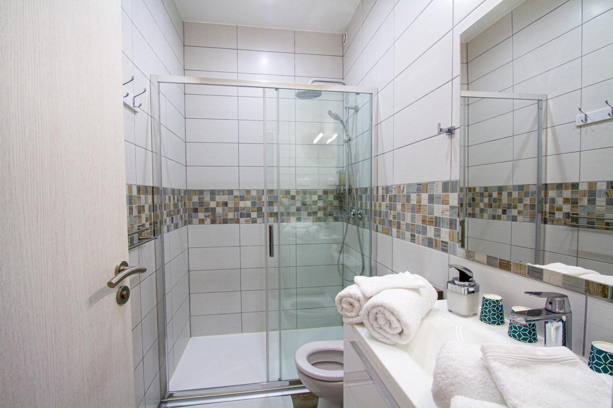 Châlons-en-Champagne Soleil D'Ete - Netflix & Wifi - Balcon - Climatisation - Parking Gratuit - Check-In 24H24 - Emplacement Velos - Goodmarning מראה חיצוני תמונה