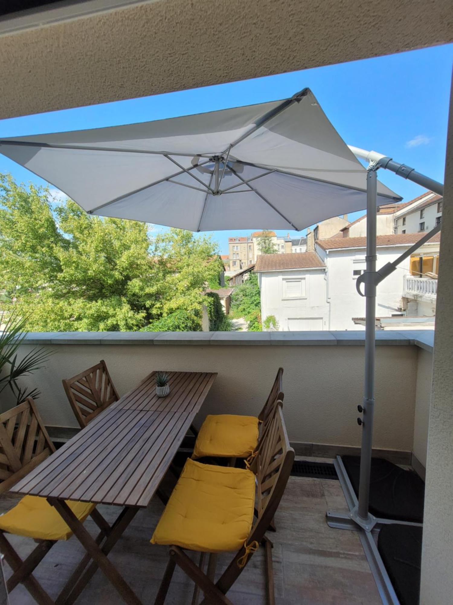Châlons-en-Champagne Soleil D'Ete - Netflix & Wifi - Balcon - Climatisation - Parking Gratuit - Check-In 24H24 - Emplacement Velos - Goodmarning מראה חיצוני תמונה